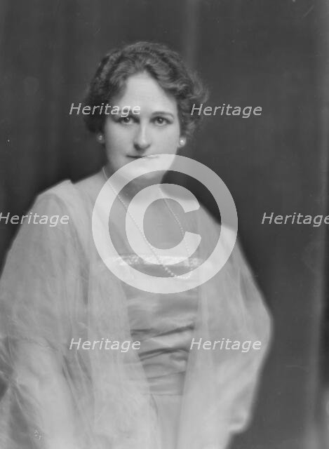 Graham, Belle, Miss, portrait photograph, 1916 Mar. 30. Creator: Arnold Genthe.