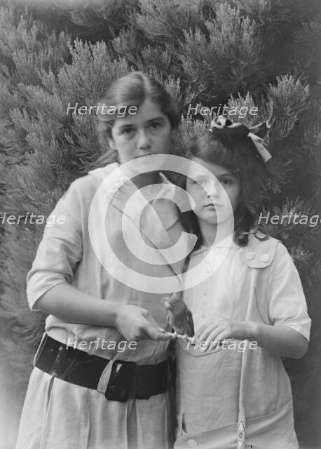Stalttheimer children, portrait photograph, 1915 Sept. 23. Creator: Arnold Genthe.