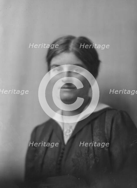 Miss Charlotte Hoffman Kellogg, portrait photograph, 1918. Creator: Arnold Genthe.
