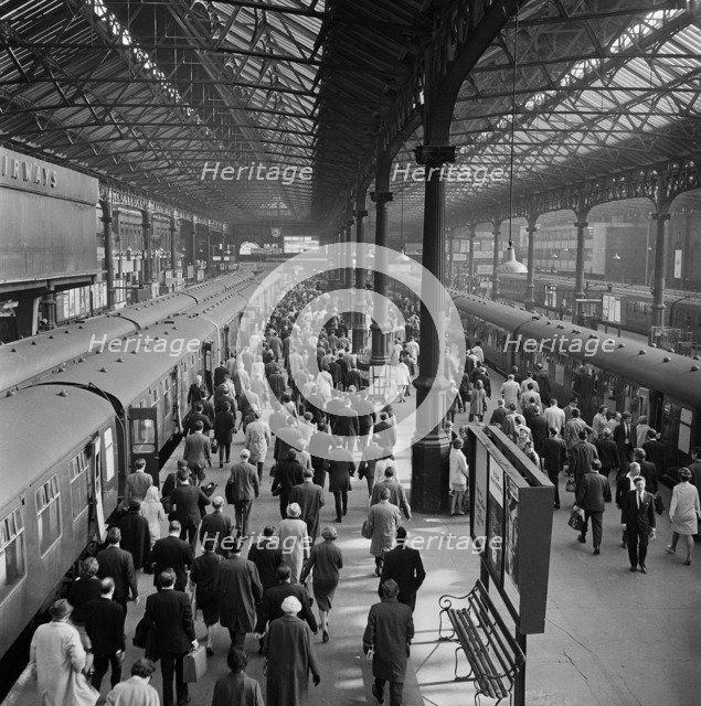 Crowded platforms at Victoria Station, London, 1960-1972. Artist: John Gay