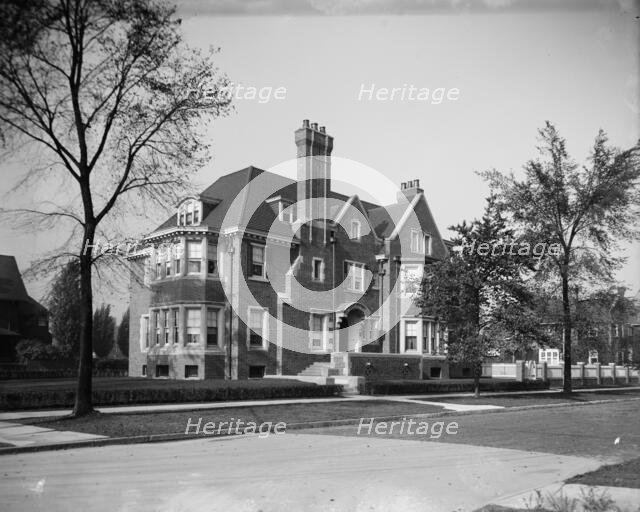 Residence of L.H. Jones, Detroit, Mich., between 1900 and 1910. Creator: Unknown.