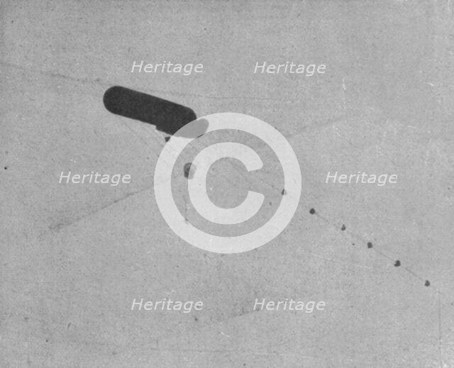 'La "Saucisse"; Le parachute commence a se deployer', 1916. Creator: Unknown.