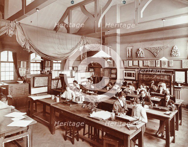 A class at the Camberwell School of Arts and Crafts, Southwark, London, 1907.  Artist: Unknown.