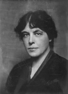Fabyan, Mrs., portrait photograph, 1915 May 6. Creator: Arnold Genthe.