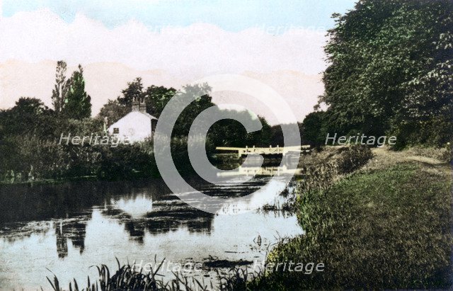 Sonning Lock on the River Thames, Berkshire, 1926.Artist: Cavenders Ltd