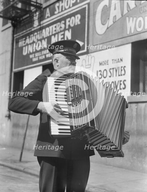 Solo, Salvation Army, San Francisco, California, 1939. Creator: Dorothea Lange.