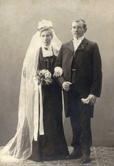 Bridal couple, Landskrona, Sweden, 1910. Artist: Unknown