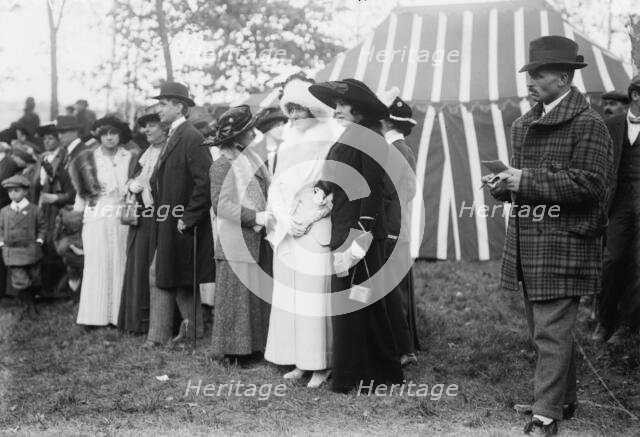Elise W. Ladew and Mrs. W.R. Grace, between c1910 and c1915. Creator: Bain News Service.