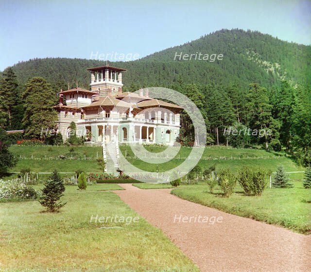 General view of the Likanskii Palace from the Kura River, between 1905 and 1915. Creator: Sergey Mikhaylovich Prokudin-Gorsky.