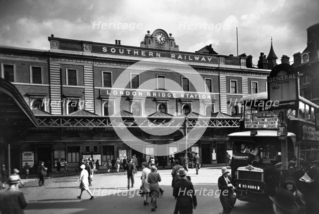 London Bridge Station, Southwark, London, c1920-c1930.  Artist: George Davison Reid