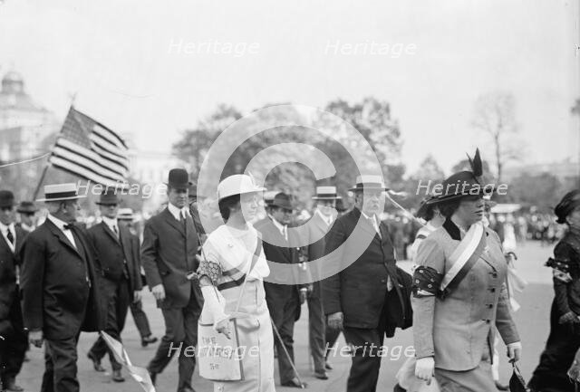 Woman Suffrage - Parade, May 1914, May 1914. Creator: Harris & Ewing.