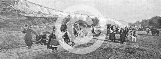 'Sur la route de Monastir; les populations des villages au Sud de Monastir fuyant a... 1916. Creator: Unknown.