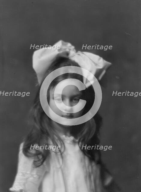 Baronda girl, portrait photograph, 1917 July 5. Creator: Arnold Genthe.