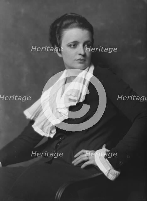 Mrs. Harbeck, portrait photograph, 1918 Mar. 12. Creator: Arnold Genthe.