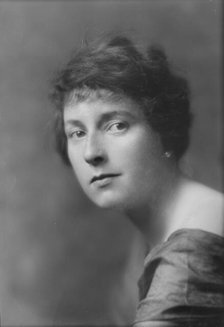 Ziegler, William, Mrs., portrait photograph, 1915 July 9. Creator: Arnold Genthe.