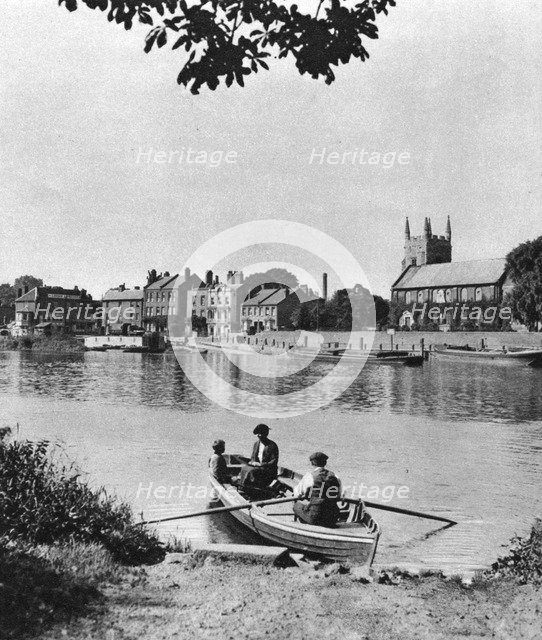 Ferry across the Thames to the 'London Apprentice' inn, Isleworth, London, 1926-1927.Artist: McLeish