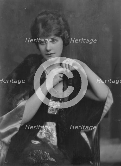 Ferguson, Elsie, Miss, portrait photograph, 1917 Aug. 10. Creator: Arnold Genthe.