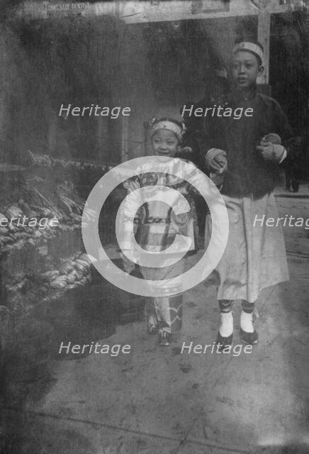 Buying New Year's gifts, Chinatown, San Francisco, between 1896 and 1906. Creator: Arnold Genthe.