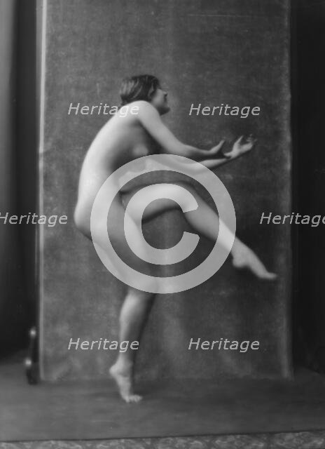 Beyer, Hilda, Miss, 1913 June 27. Creator: Arnold Genthe.