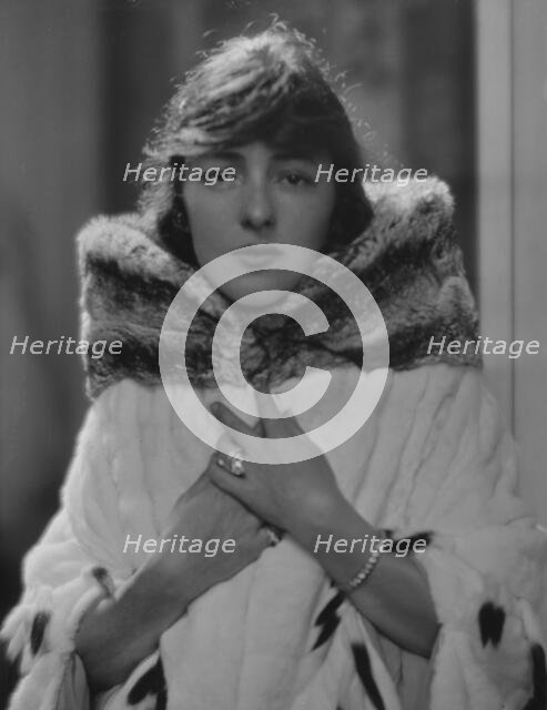 Thaw, Evelyn Nesbit, Mrs., portrait photograph, between 1913 and 1942. Creator: Arnold Genthe.