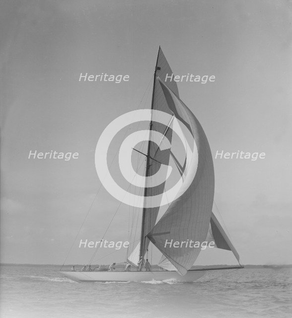 The 15 Metre 'Hispania' running downwind, 1911. Creator: Kirk & Sons of Cowes.