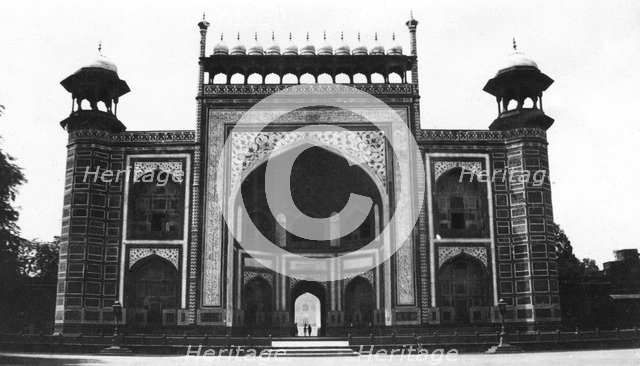 Gateway to the Taj Mahal, Agra, India, 1916-1917. Artist: Unknown