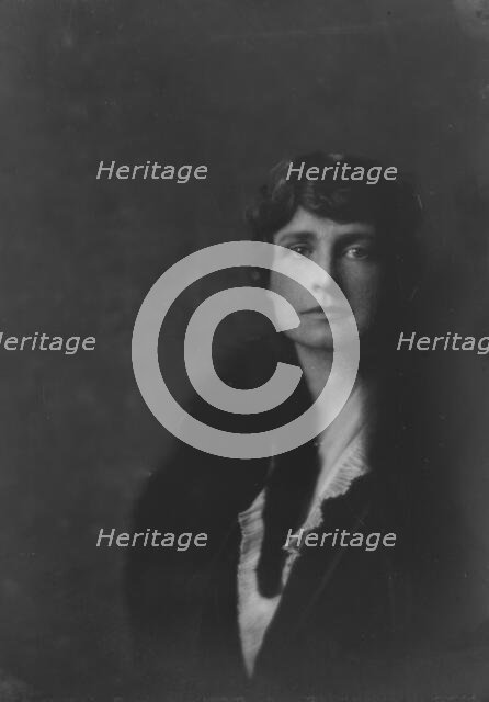 Davis, Sheldon, Mrs., portrait photograph, 1917 June 11. Creator: Arnold Genthe.