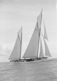 The 147 ton ketch 'Thendara' sailing upwind. 1939. Creator: Kirk & Sons of Cowes.