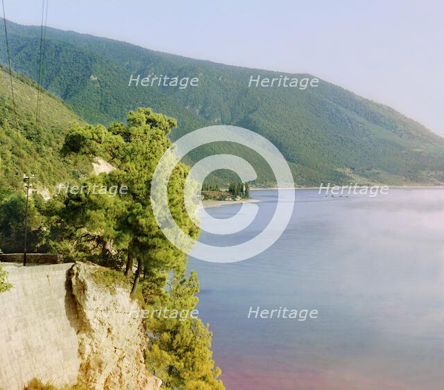 Sea coast at Gagra (toward Adler), between 1905 and 1915. Creator: Sergey Mikhaylovich Prokudin-Gorsky.