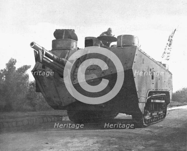 'Sur le massif de Moronvilliers; Notre artillerie d'assaut: char armé a l'avant d'un canon..., 1917. Creator: Unknown.