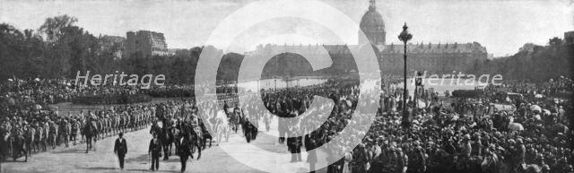 'Les Funerailles du general Gallieni a Paris et a Saint-Raphael; Le cortege partant des..., 1916. Creator: Unknown.