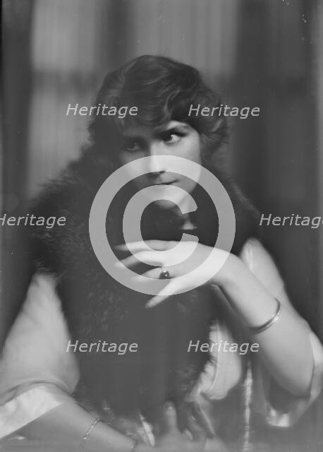 Barklay, D., Mrs., portrait photograph, 1915 July 14. Creator: Arnold Genthe.