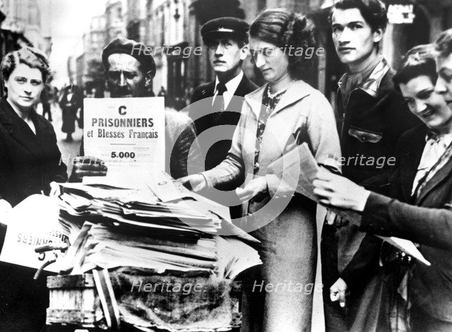 Distribution of the first official lists of wounded and captured French people, Paris, 25 July 1940. Artist: Unknown