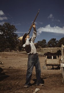 Mr. Leatherman, homesteader, shooting hawks..., Pie Town, New Mexico, 1940. Creator: Russell Lee.