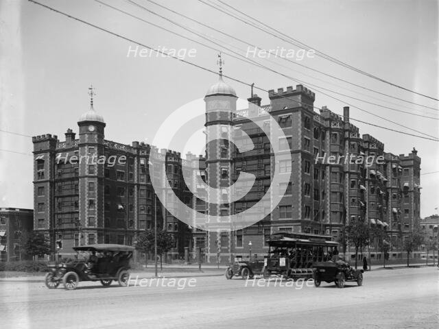 Riverbank Court, Cambridge, Mass., between 1900 and 1920. Creator: Unknown.