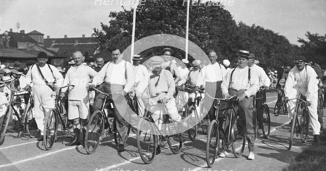 Veterans' bicycle race, Landskrona, Sweden, c1910. Artist: Unknown