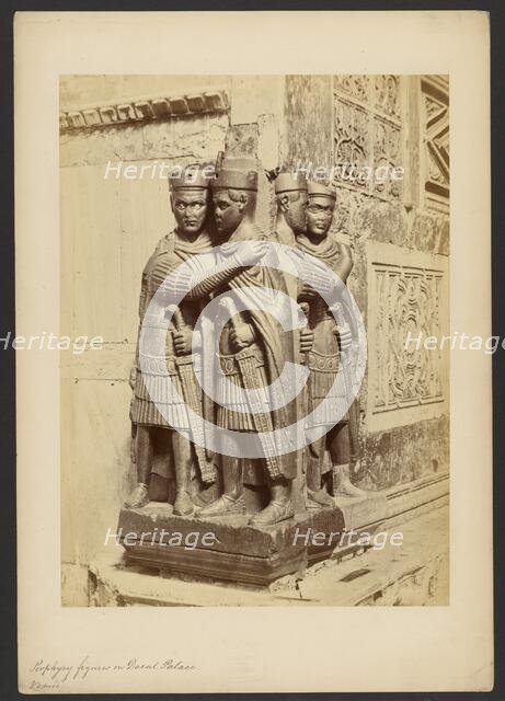 Le 4 figure di porfido presso la porta del Palazzo ducale, 1860-1870. Creator: Carlo Ponti.