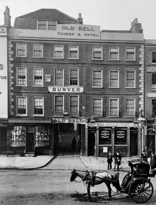 The Old Bell Tavern & Hotel, Holborn, London, 1869. Artist: Henry Dixon