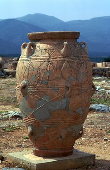 Giant storage jar at the Minoan royal palace at Mallia. Artist: Unknown