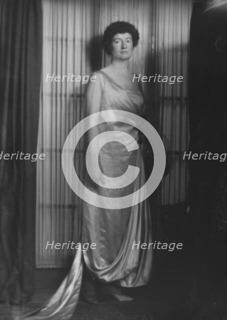 Mrs. Sidney Aske, portrait photograph, 1918. Creator: Arnold Genthe.