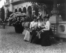 Pan-American Exposition, Buffalo, N.Y., 1901: 3 women seated on bench, 1901. Creator: Frances Benjamin Johnston.
