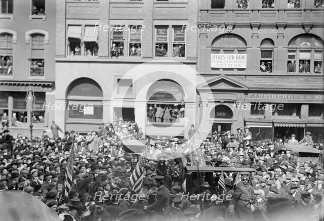 Woman Suffrage - Hikers Arriving from New York, 1913. Creator: Harris & Ewing.