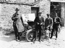 Bedford standing at the front of a car, with onlookers. Artist: Unknown