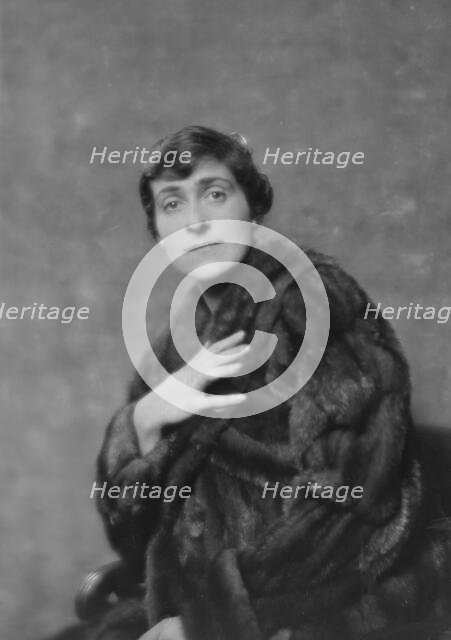 Harrison, Miss, portrait photograph, not before 1915 Dec. Creator: Arnold Genthe.