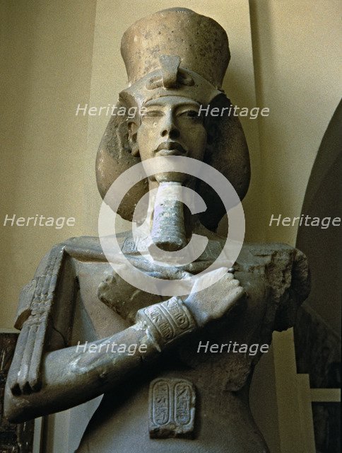 Colossal statue of Akhenaten, detail of the top.