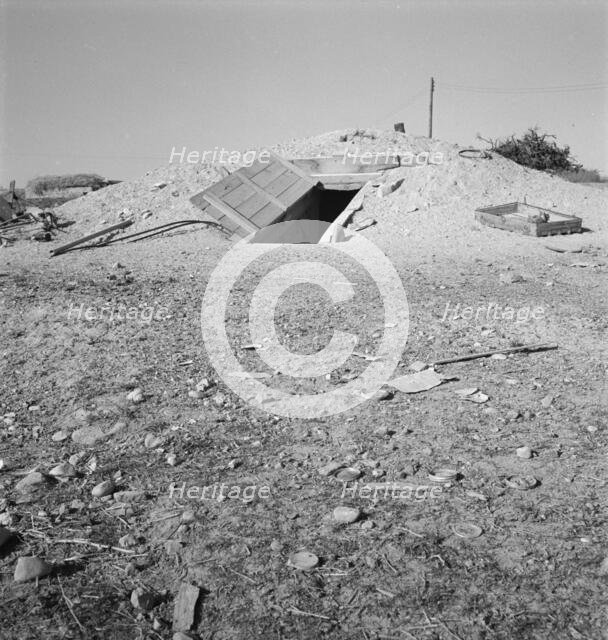 Abode basement dugout house on Roberts' farm, Willow Creek area, Oregon, 1939. Creator: Dorothea Lange.