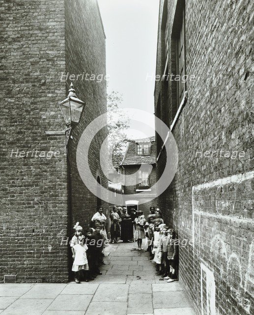 Children in an alleyway, Upper Ground Place, Southwark, London, 1923.  Artist: Unknown.