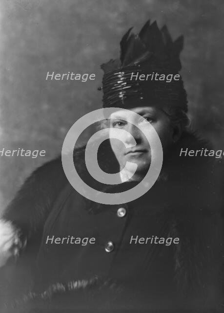 Mrs. H.V. Jones, portrait photograph, 1918 Mar. 16. Creator: Arnold Genthe.