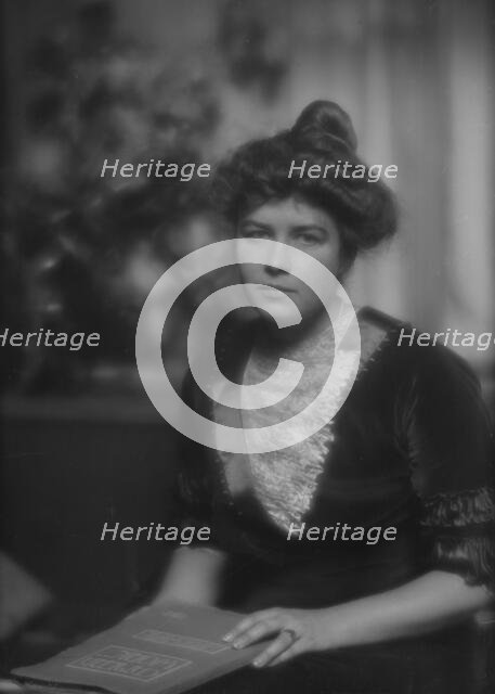 Parker, Dorothy, portrait photograph, 1912 Nov. 30. Creator: Arnold Genthe.