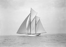 The 118 foot racing yacht 'Cariad' sailing with spinnaker, 1911. Creator: Kirk & Sons of Cowes.